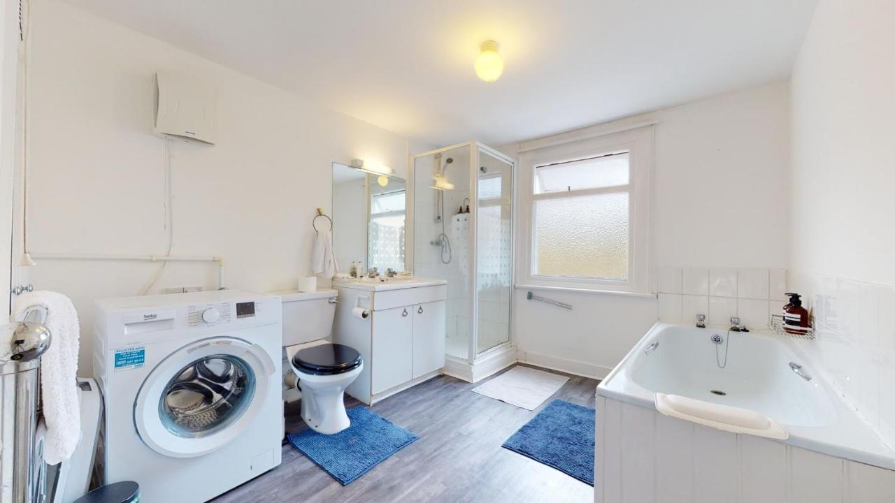 Cheerful 4 Bedroom Victorian House With Back Courtyard London Eksteriør billede