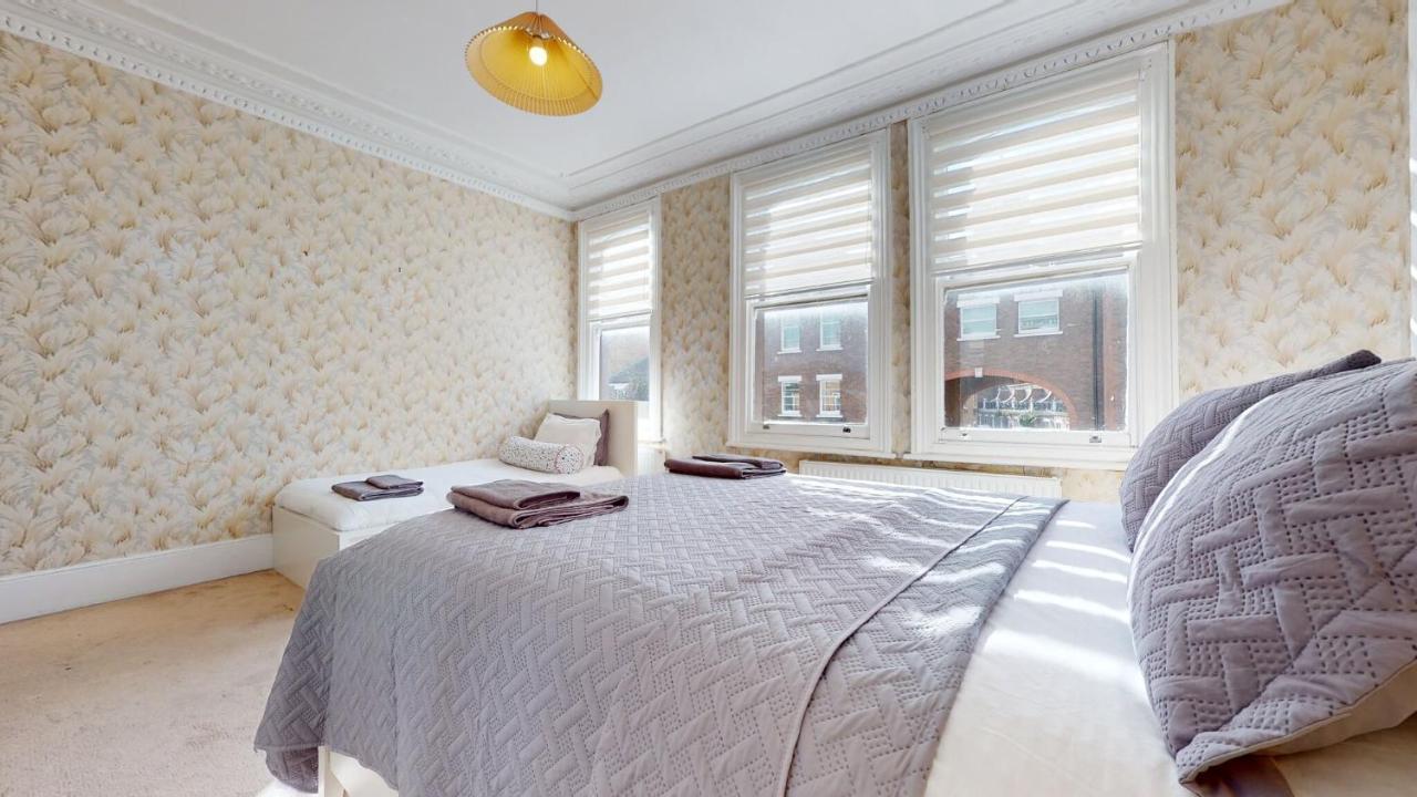 Cheerful 4 Bedroom Victorian House With Back Courtyard London Eksteriør billede
